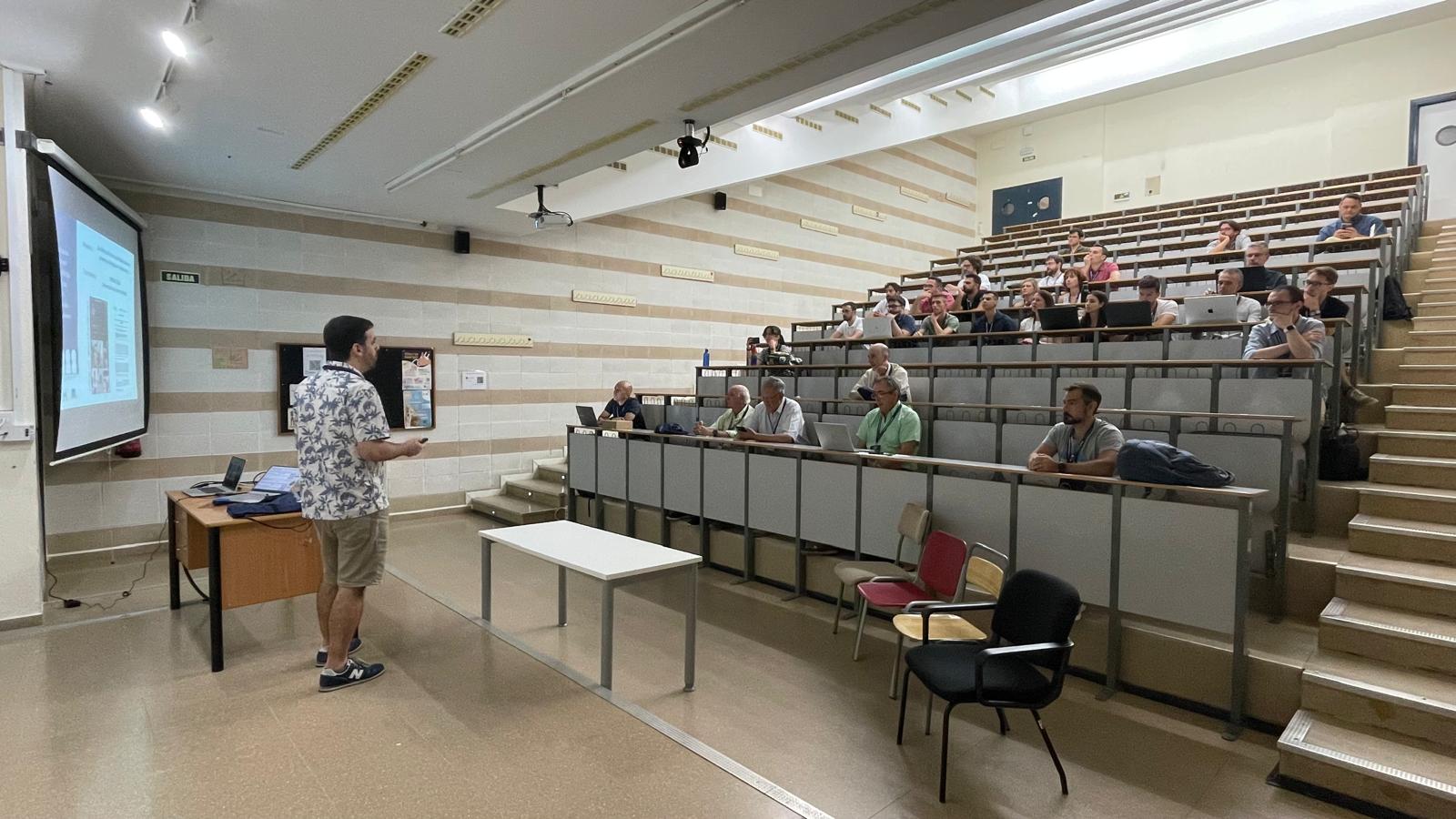 Juan Jesús Roldán Gómez, (UAM), "Aprendizaje basado en proyectos y divulgación científica mediante vídeos cortos en la docencia de Robótica"