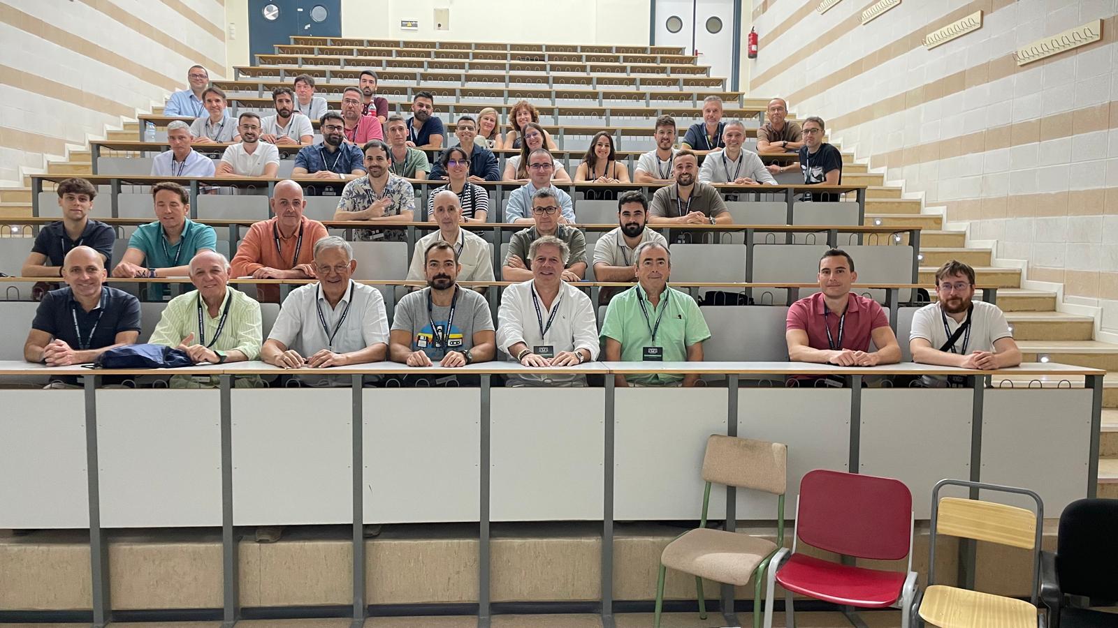 Fotografía de todos los asistentes al encuentro al final del final.